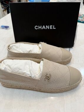 Chanel size 42 beige leather espadrilles